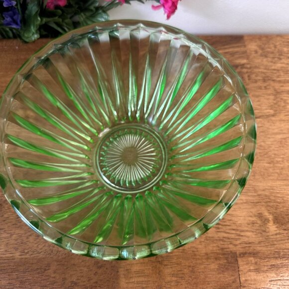Vintage Green Depression Glass Bowl Ribbed Starburst Pattern Art Deco Style - Picture 5 of 7